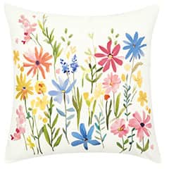 水彩タッチで描かれたカラフルな花柄のおすすめクッションの画像。