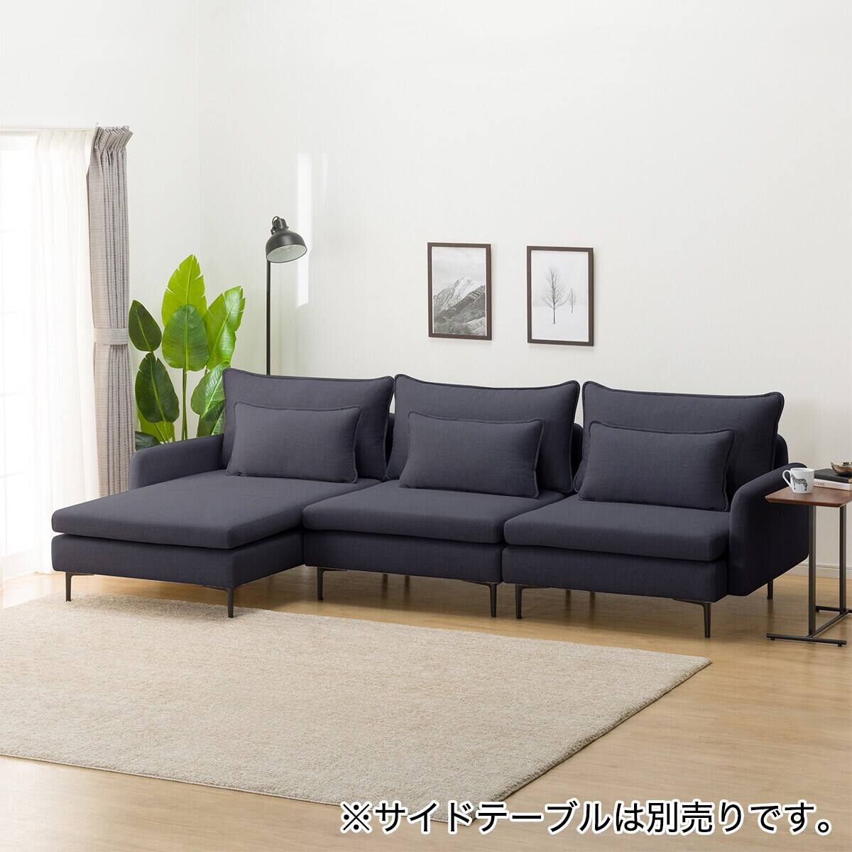 広い座面のゆったり 1人掛けソファ2台 + シェーズ + ヘッドレスト1本