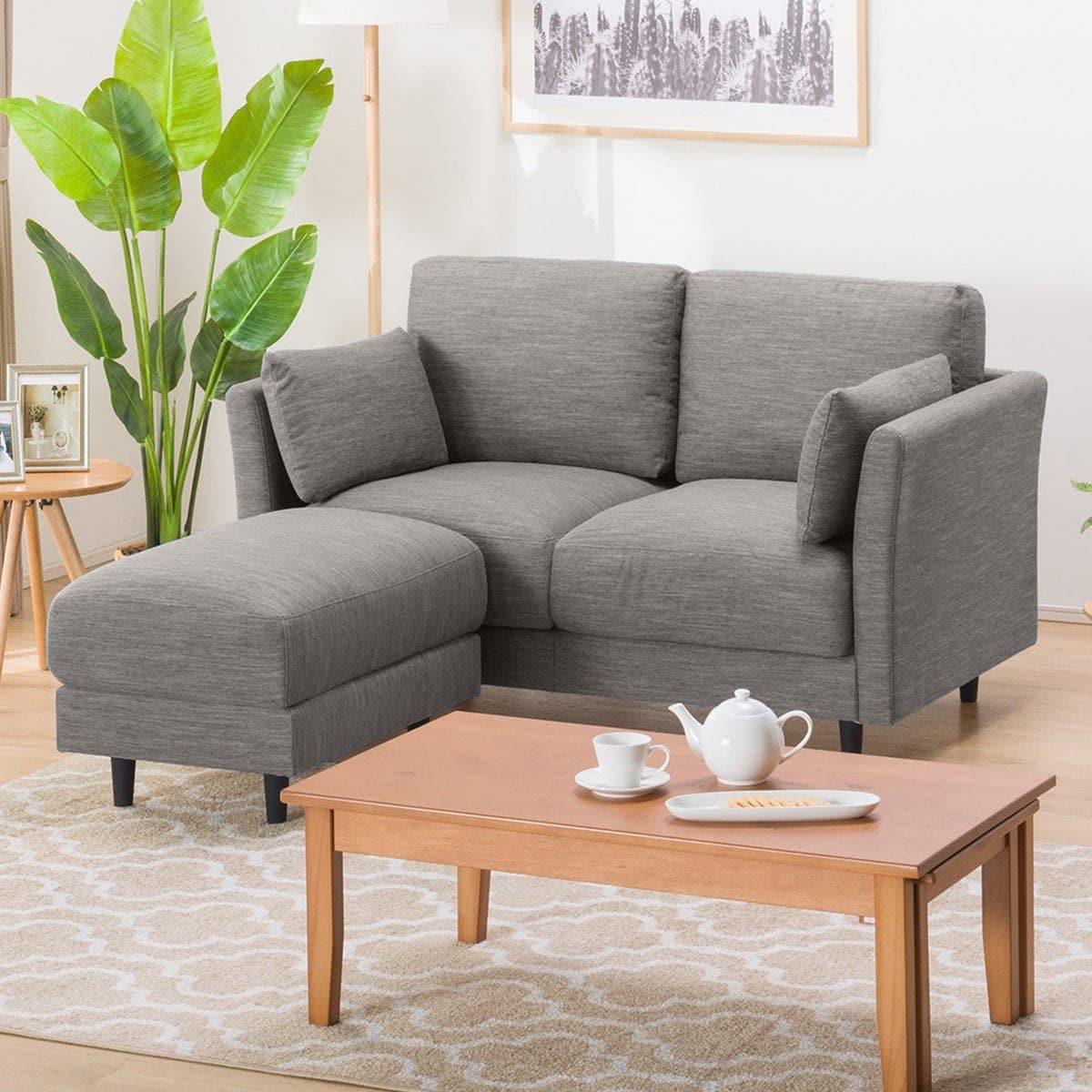 ニトリの2人用布張りソファ+ スツール2個