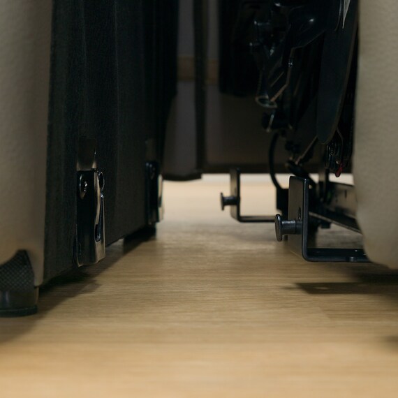 3人掛け電動リクライニングソファ 本革(一部合成皮革)タイプ (UM01 2モーター DGY) 28枚目画像