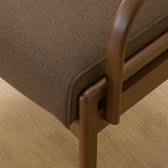 ソファのような座り心地のポケットコイルダイニングチェア(Nコレクション C-27肘付き MBR/AQ-BR) 11枚目画像