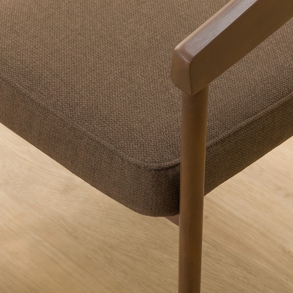 ソファのような座り心地のポケットコイルダイニングチェア(Nコレクション C-75 MBR/AQ-BR) 9枚目画像