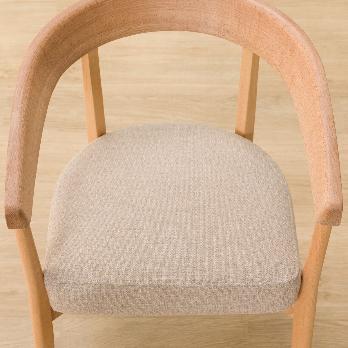 ソファのような座り心地のポケットコイルダイニングチェア(N