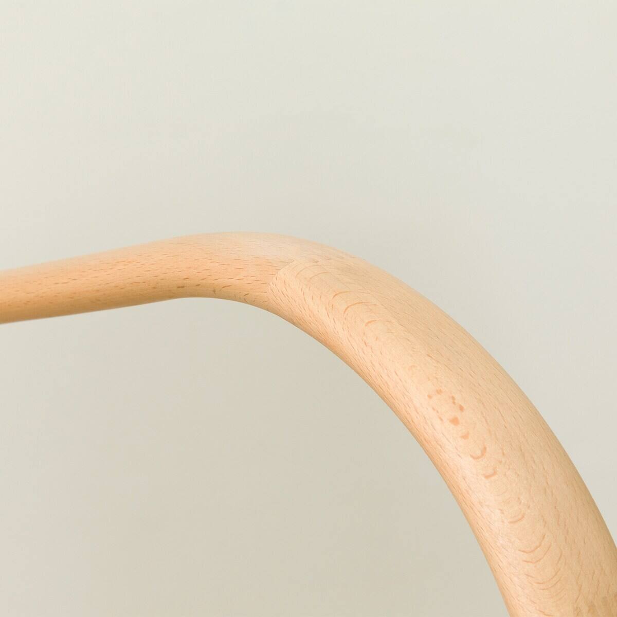 ソファのような座り心地のポケットコイルダイニング回転チェア(N