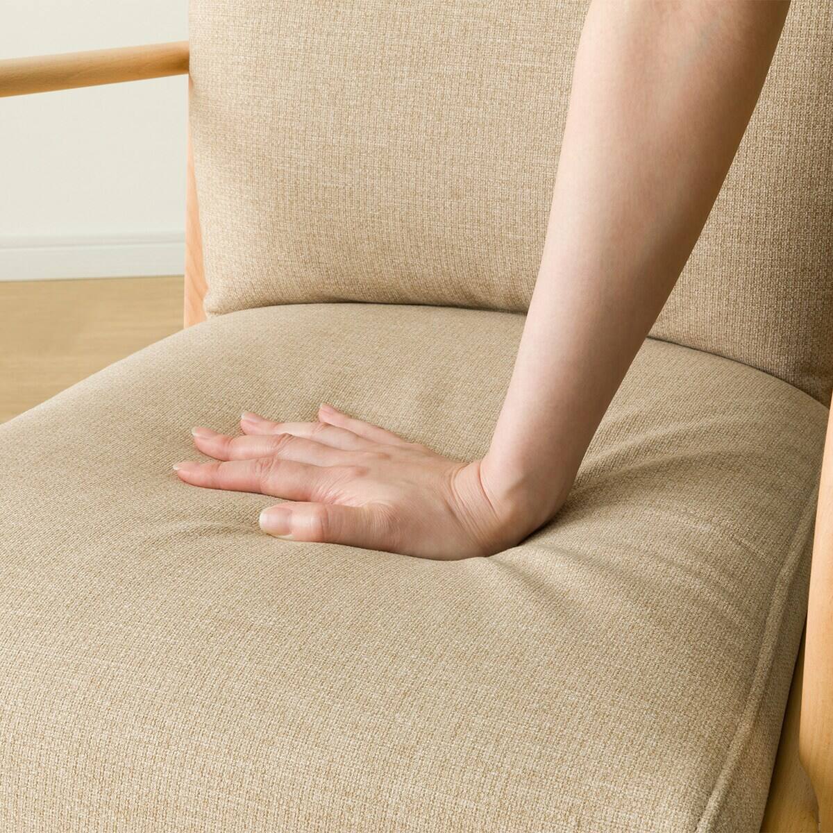 ソファのような座り心地のポケットコイルダイニング回転チェア(N