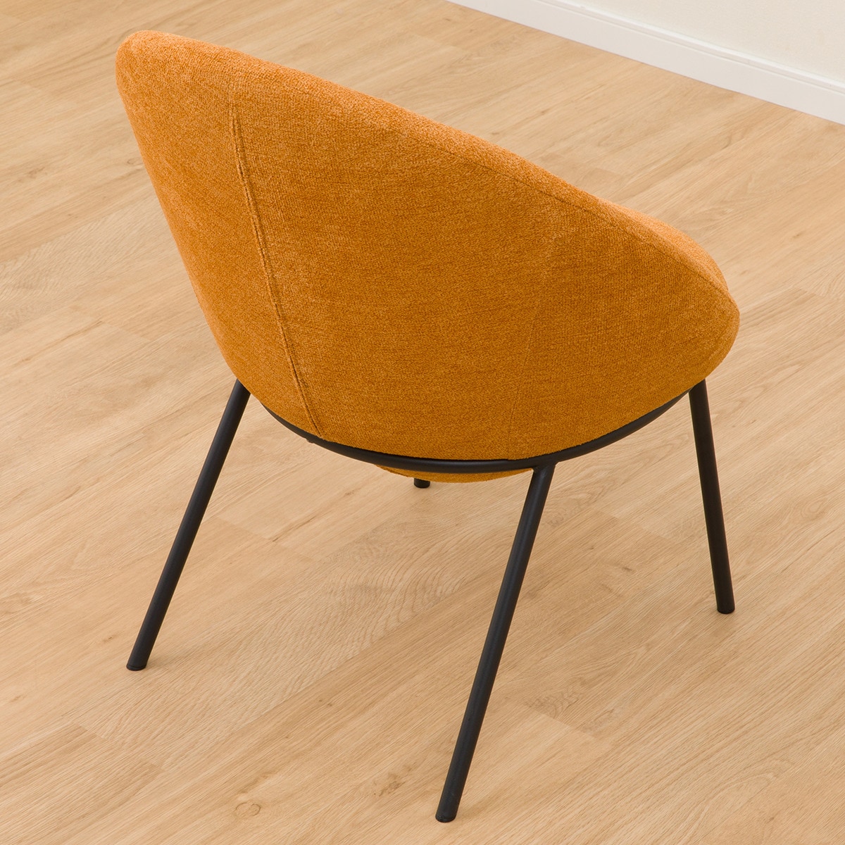 オレンジ/レッド色のシンプルなローチェア ダイニングチェア　ニトリ オレンジ/レッド色のシンプルなローチェア ダイニングチェア