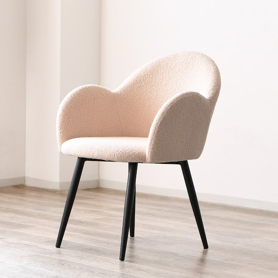 やわらかな肌触りの肘付きチェア (BE) 1枚目画像