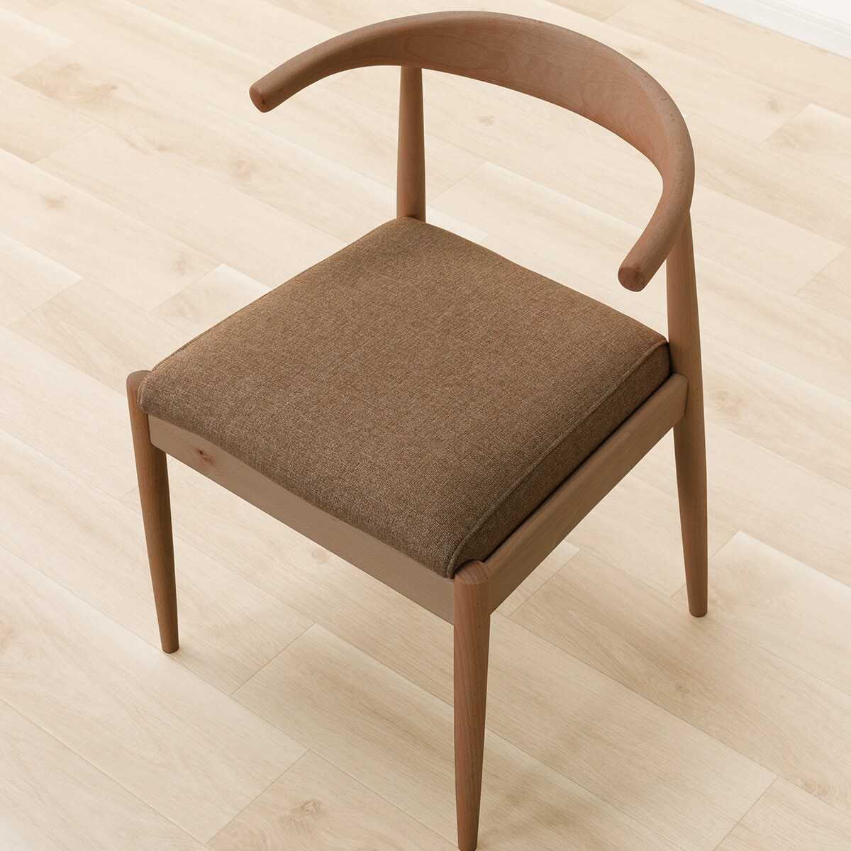 ソファのような座り心地のポケットコイルダイニングチェア(N