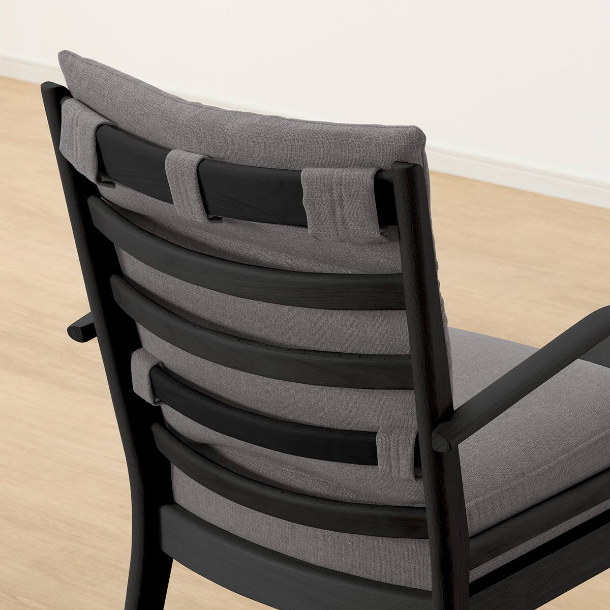 ソファのような座り心地のポケットコイルダイニングチェア(N