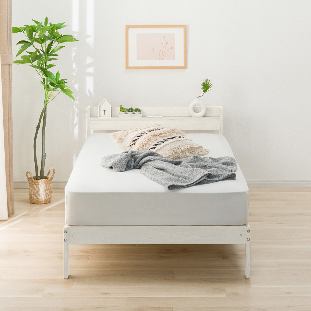 シングルベッドフレーム(WD101 SL 棚・コンセント付き WW) | ニトリ