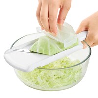 手にやさしいコンパクトキャベツスライサー