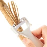 手にやさしいキンピラピーラー