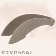 立てかけられるトング(モカ TY06)