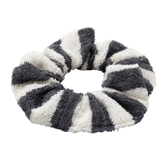 しまがら ループ付き シュシュ(グレー TY) 2枚目画像