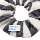 しまがら ループ付き シュシュ(グレー TY) 4枚目画像