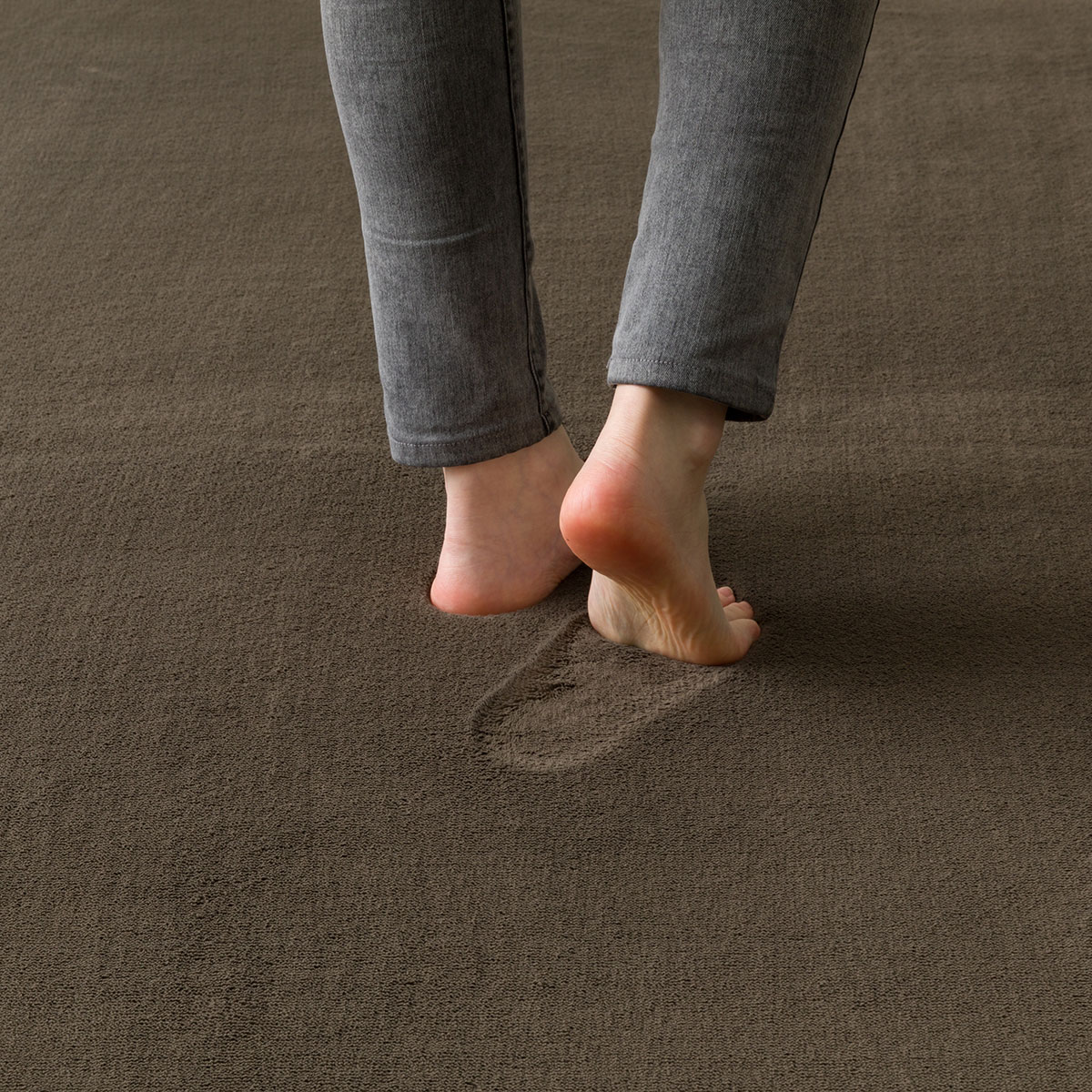 15mmウレタン入り保温+吸湿発熱+蓄熱+防汚ラグ（185X185 ダークモカ