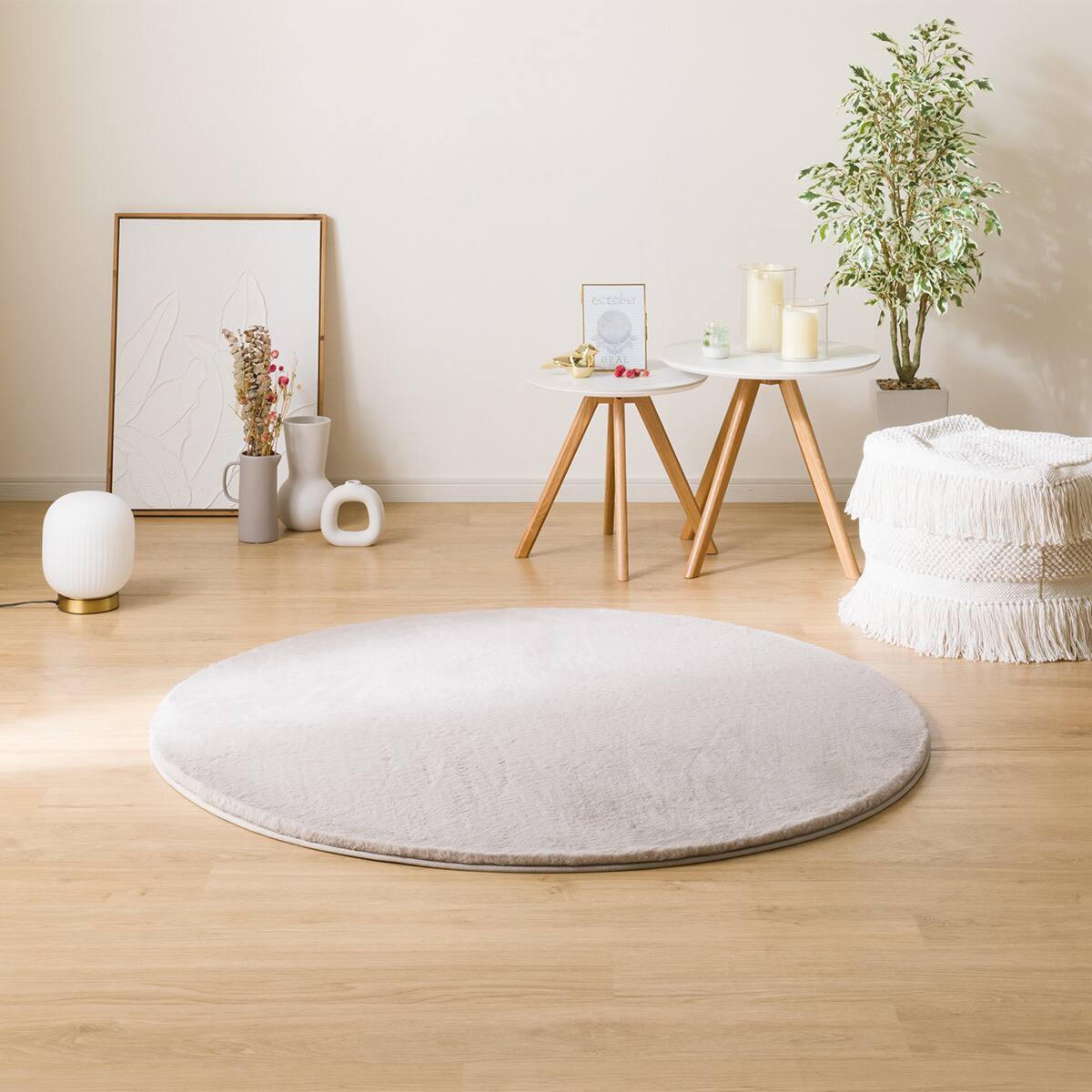 ふんわり、なめらか上質な肌ざわりのラグ(ウサギラグ5 130R LMO NU01