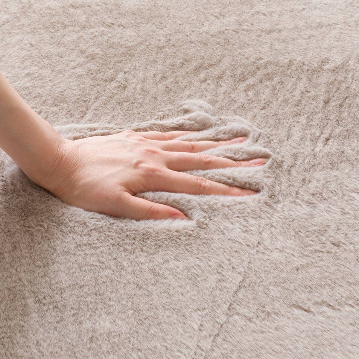 ふんわり、なめらか上質な肌ざわりのラグ(ウサギラグ5 180R LMO NU01