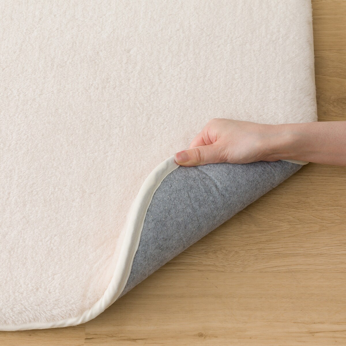 極厚30mmウレタン入り 吸湿発熱+蓄熱+保湿+防音+防汚加工+防ダニ加工