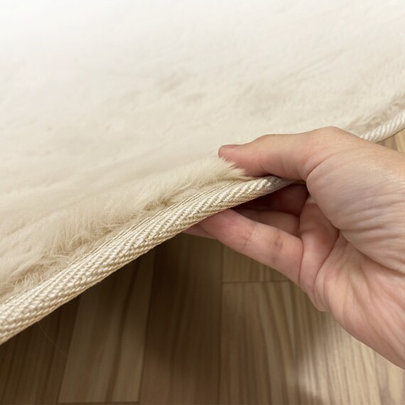 なめらかでやわらかい肌ざわりのラグ(185X185 IV FR02) 7枚目画像