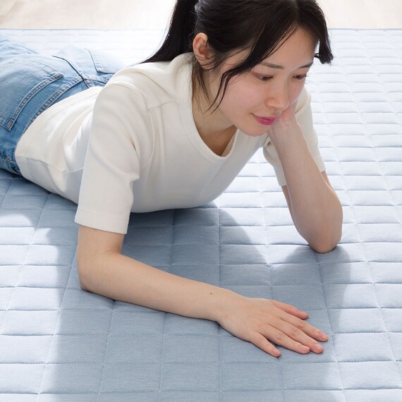洗える 接触冷感 中綿キルト ラグ(Nクール 185X185 ブルー VK02) 9枚目画像