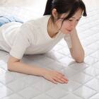 洗える 接触冷感 中綿キルト ラグ(Nクール極冷 185X185 グレー WY01) 9枚目画像