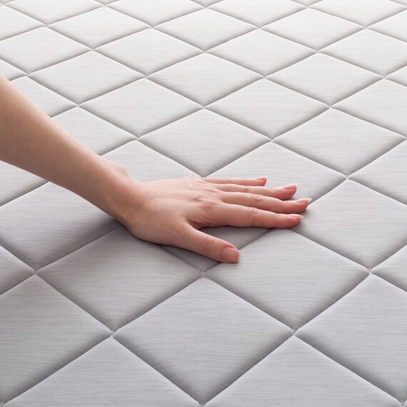 15mmウレタン入り 接触冷感ラグ キカ柄(Nクール極冷 PK 130X185 グレーQ02) 11枚目画像