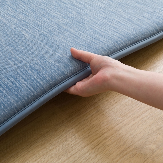 極厚30mmウレタン入り 接触冷感ラグ ジャカード(Nクール極冷 185X185 ブルー Q03) 13枚目画像