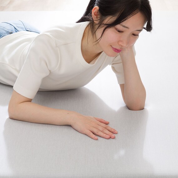 高反発 極厚30mmウレタン入り 接触冷感 防汚 ラグ(Nクール極冷 130X185 グレーY01) 8枚目画像