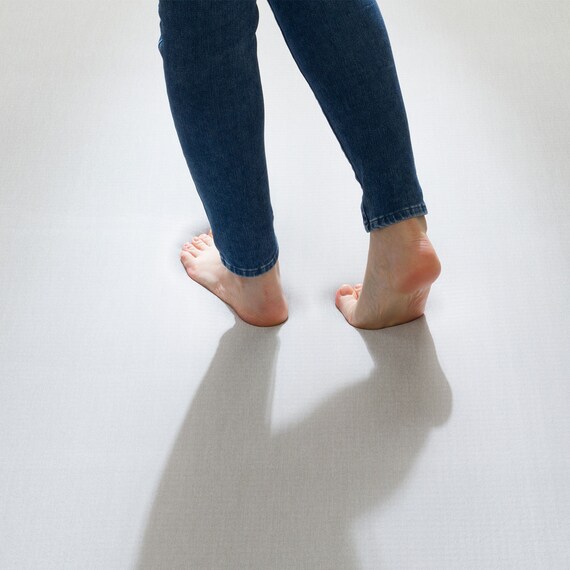 高反発 極厚30mmウレタン入り 接触冷感 防汚 ラグ(Nクール極冷 130X185 グレーY01) 14枚目画像