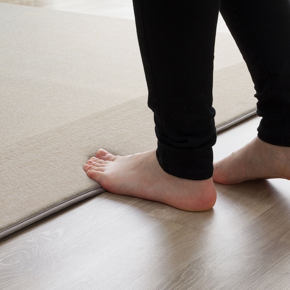 4辺なめらかカット 極厚50mmウレタン入り 接触冷感ラグ(Nクール極冷 MR 130X185 モカ Y08) 12枚目画像