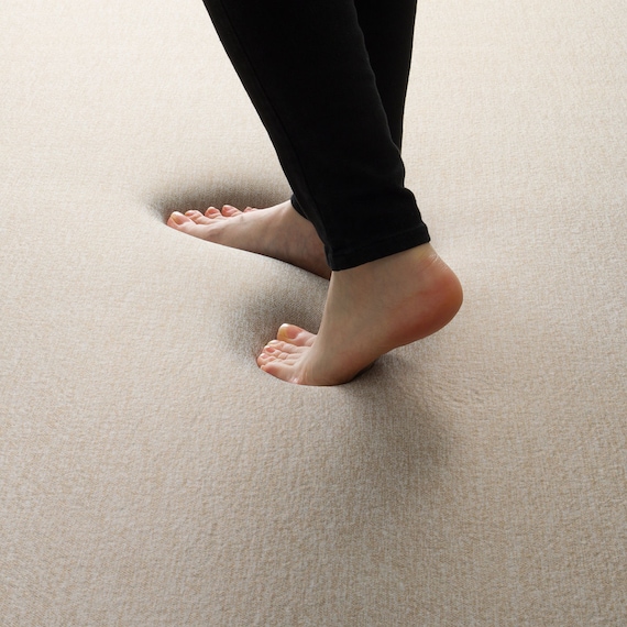 4辺なめらかカット 極厚50mmウレタン入り 接触冷感ラグ(Nクール極冷 MR 130X185 モカ Y08) 13枚目画像