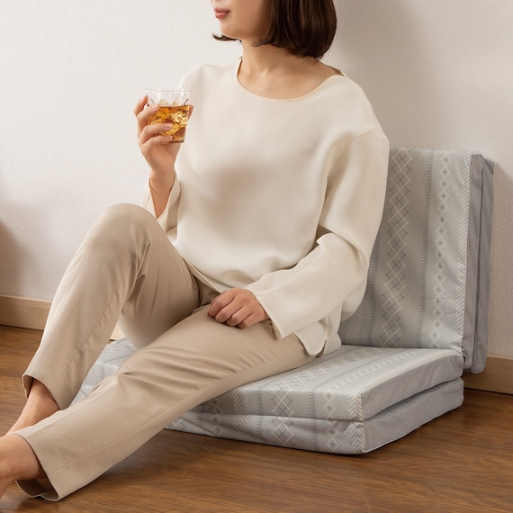 4つ折りフロアクッション(NクールGI2501GY) 4枚目画像