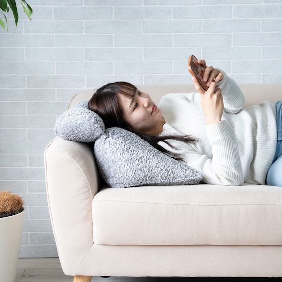 おやすみクッション (グレー) 1枚目画像