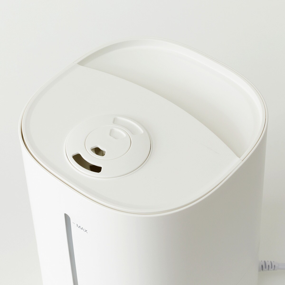 【新品未使用】ニトリnitori アロマオイル対応加湿器 7畳向け 乾燥対策 ニトリ】水がたっぷり5L入って給水の手間が減る！お掃除も楽な