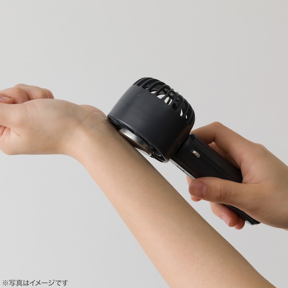 首掛けもできる冷却プレートハンディファン (MW04NG-DGY) 10枚目画像