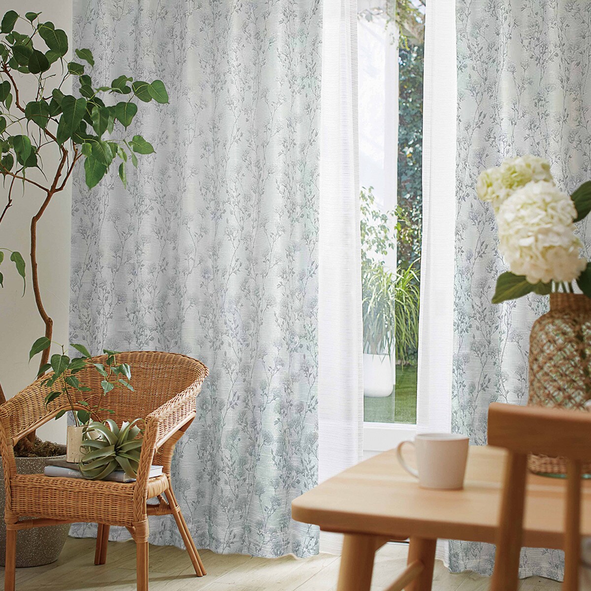 緋色のカーテン サンゲツ・ピンク色のオーダーカーテンならカーテンワオへ