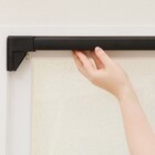 つっぱりカーテンレール伸縮式(TR1 ブラック 110-150cm) 2枚目画像