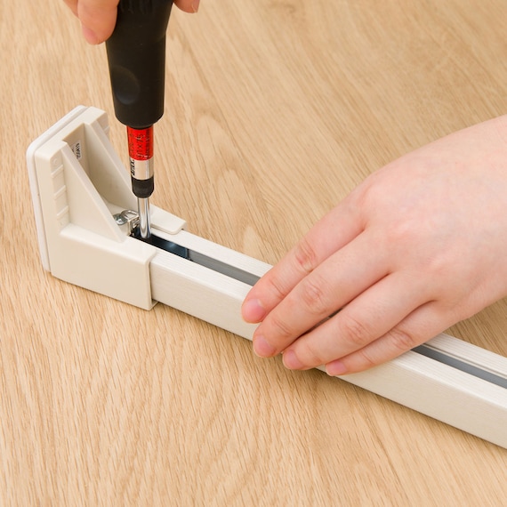 木目調つっぱりカーテンレール 伸縮式(TR2 ホワイトウォッシュ 110-150cm) 10枚目画像