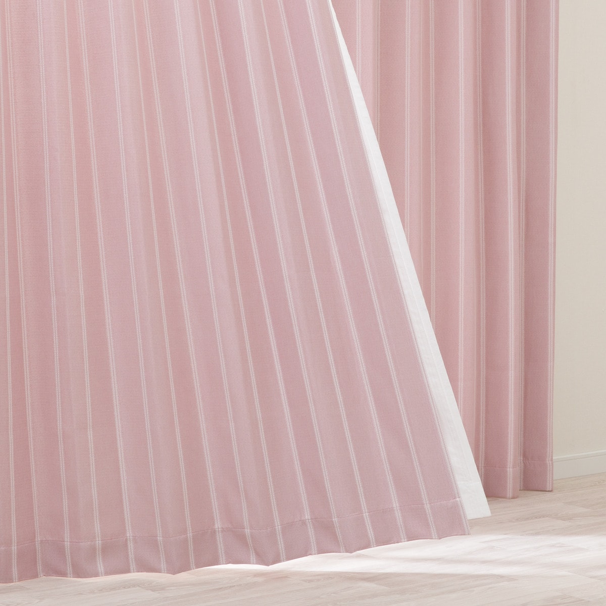 遮光3級カーテン(RD115 ローズ 100X135X2) | ニトリネット【公式