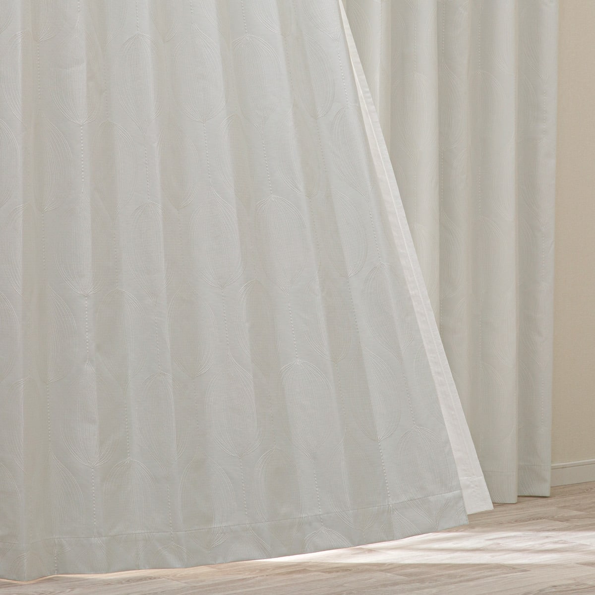 遮光1級・遮熱・遮音カーテン(RD126 ホワイト 100X110X2) | ニトリ