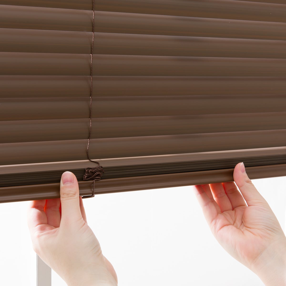 ヒモなし簡単昇降コードレスブラインド(LX01 MBR 176X138) | ニトリ ヒモなし簡単昇降コードレスブラインド(LX01 MBR 176X138) | ニトリ