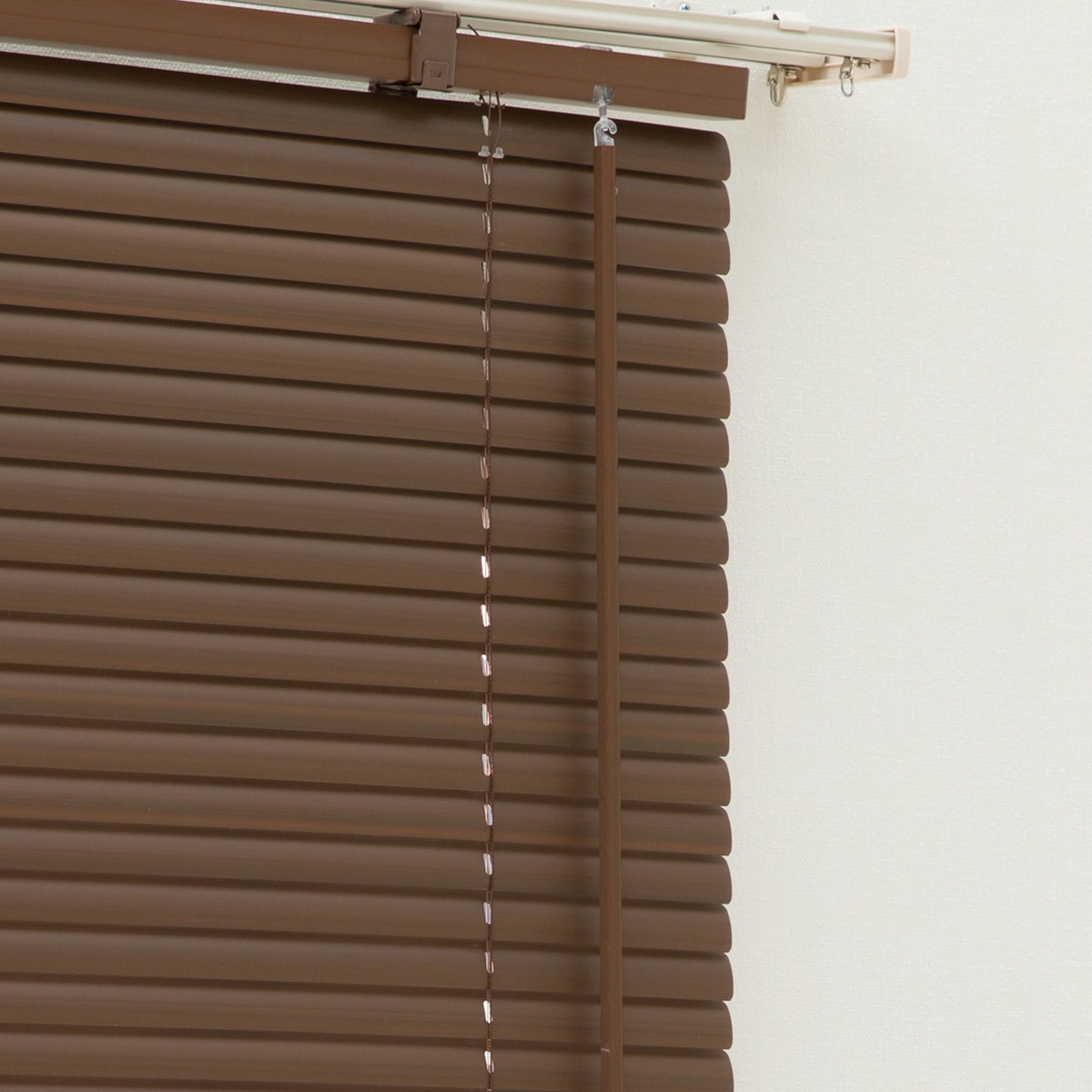 ヒモなし簡単昇降コードレスブラインド(LX01 MBR 176X183) | ニトリ