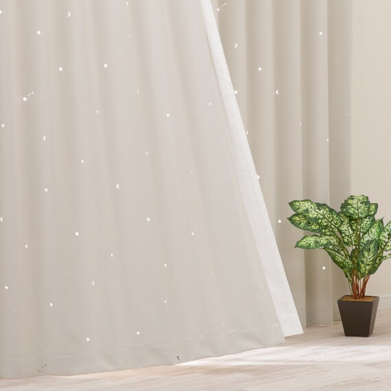 光を楽しむ透かし彫りカーテン 273サイズ  星と月 100x70x2　IV 1枚目画像