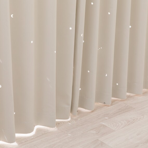 光を楽しむ透かし彫りカーテン 273サイズ  星と月 100x70x2　IV 6枚目画像