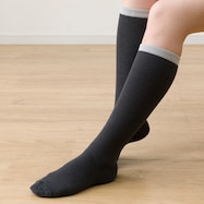 うるおい着圧ハイソックス(GY)