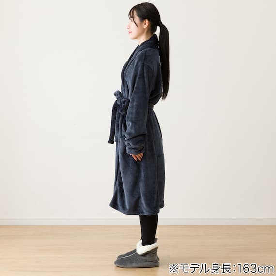 すっぽり収納 着る毛布(NウォームWSPエリ付きミドルNV) 9枚目画像