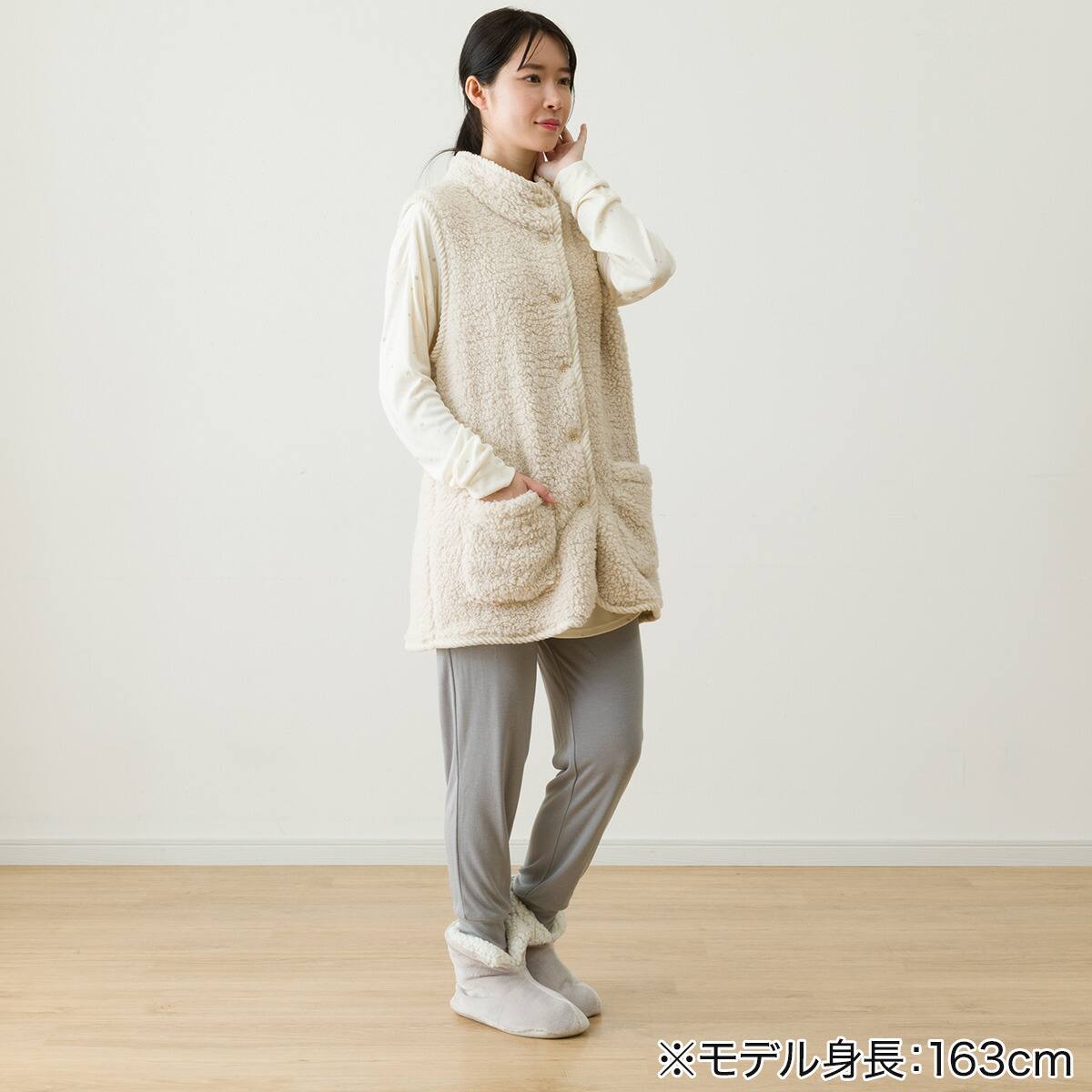 Boogie ノーカラー中綿ベスト　ざっくり大きめ　軽くて暖か　アイボリー Amazon | 無印良品 婦人 ボアフリースベスト レディース BB2QQA4A
