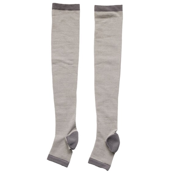 かかとうるおい着圧トゥレス ロング(グレー) 1枚目画像