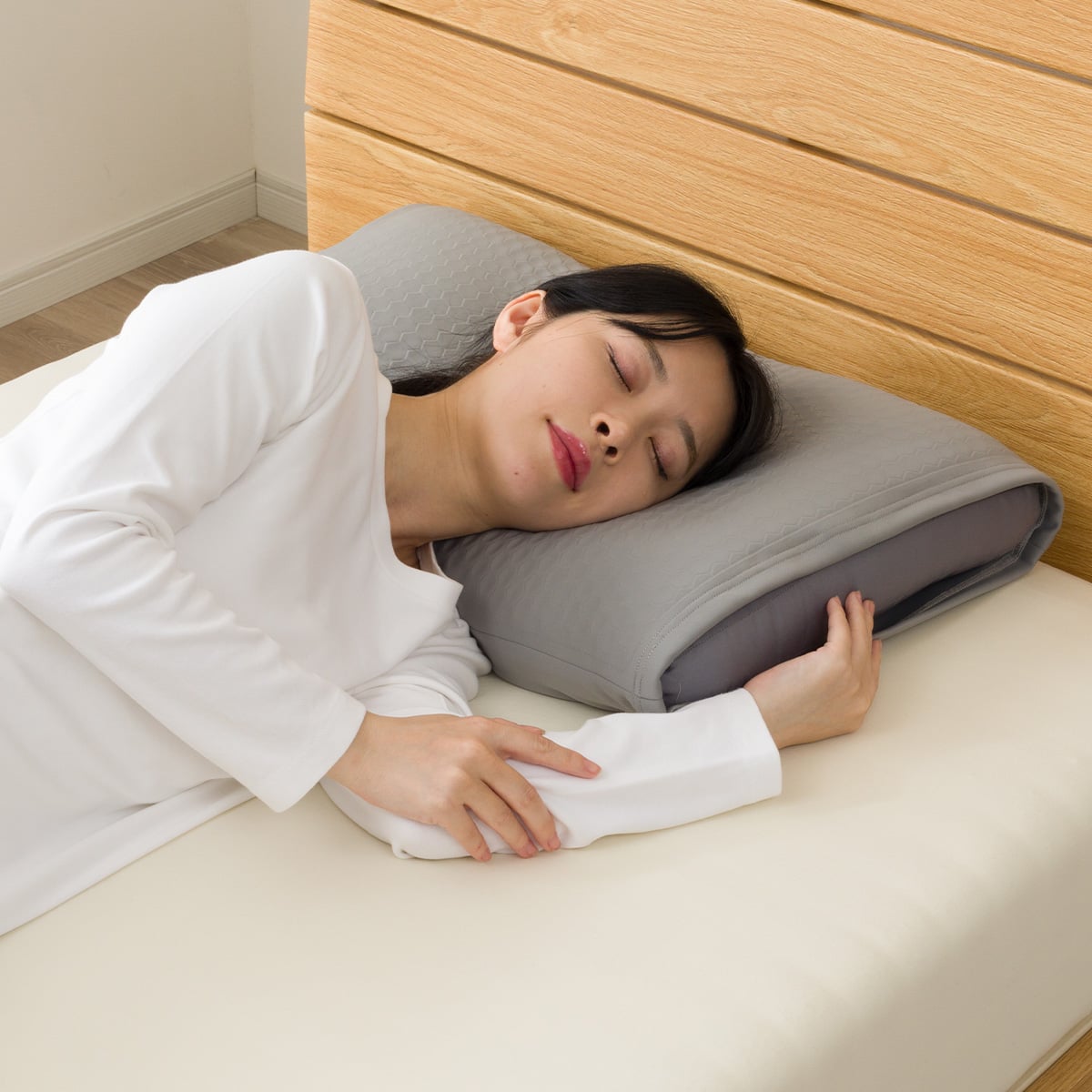 浮かぶような新感覚 頭にフィットしやすいカバー付きまくら(P2552) TPE